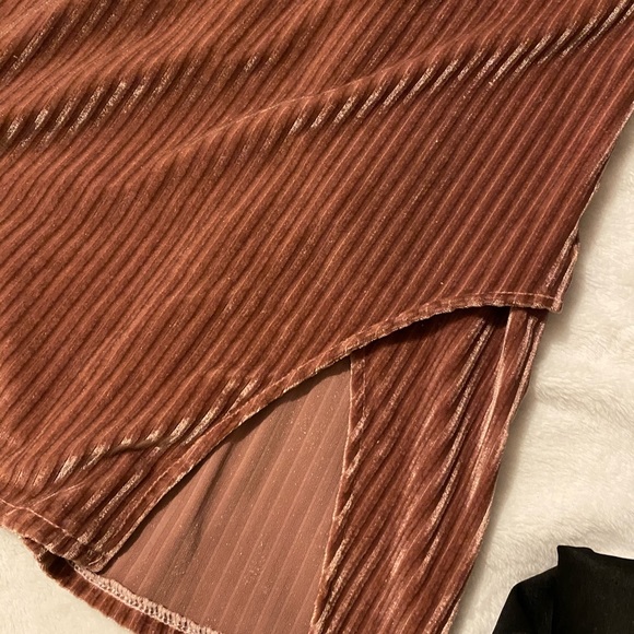 Pink Velvet Dress - Picture 2 of 6